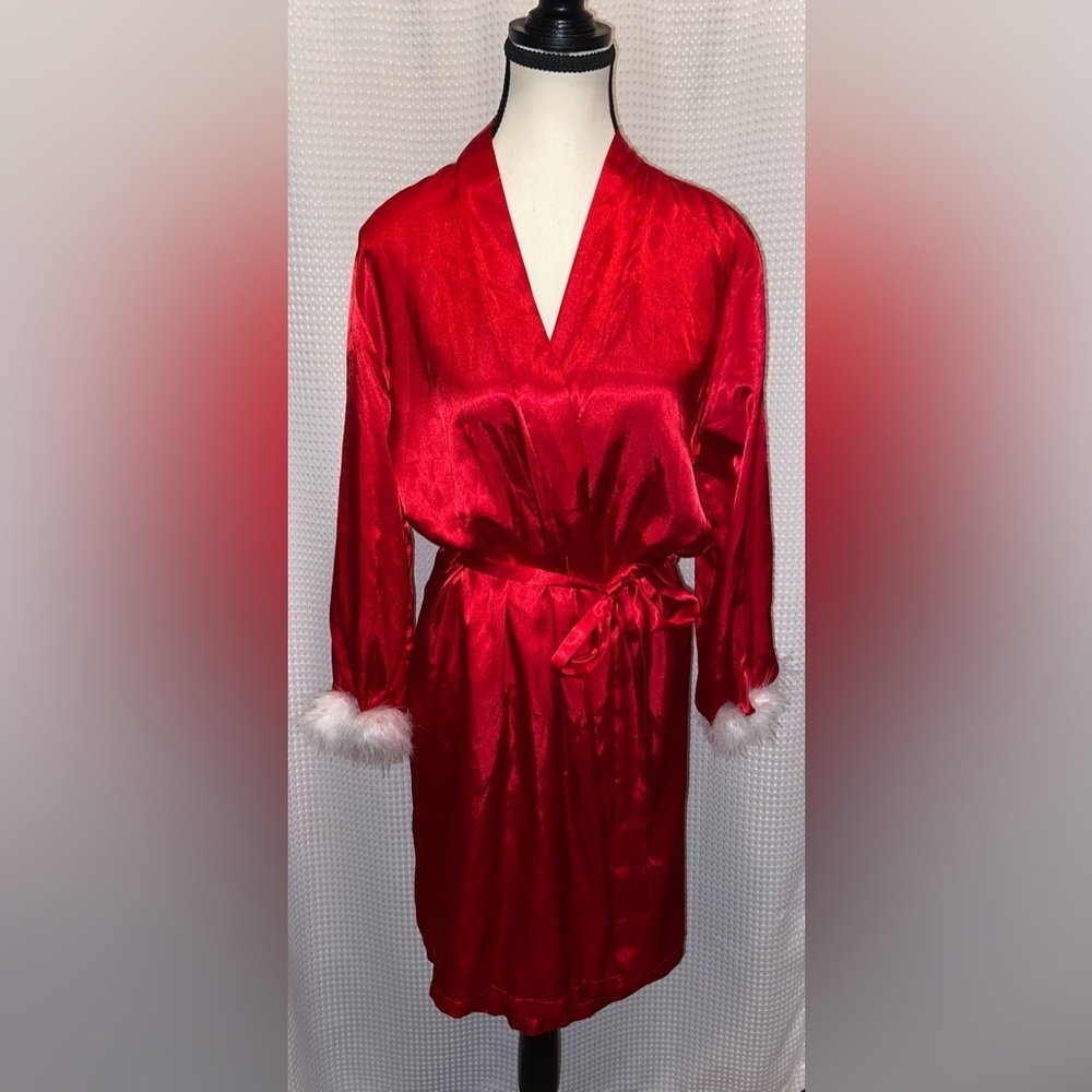 Women’s STUDIO Donatella Y2K mob wife red satin Valentine robe size‎ medium
